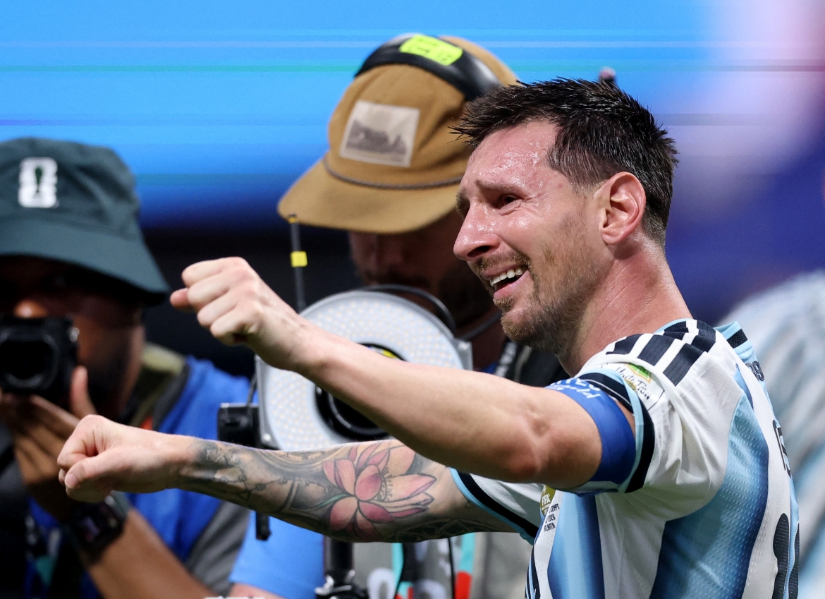 Messi bật khóc sau khi giúp Argentina ngược dòng trước Ai Cập (Ảnh: Reuters).