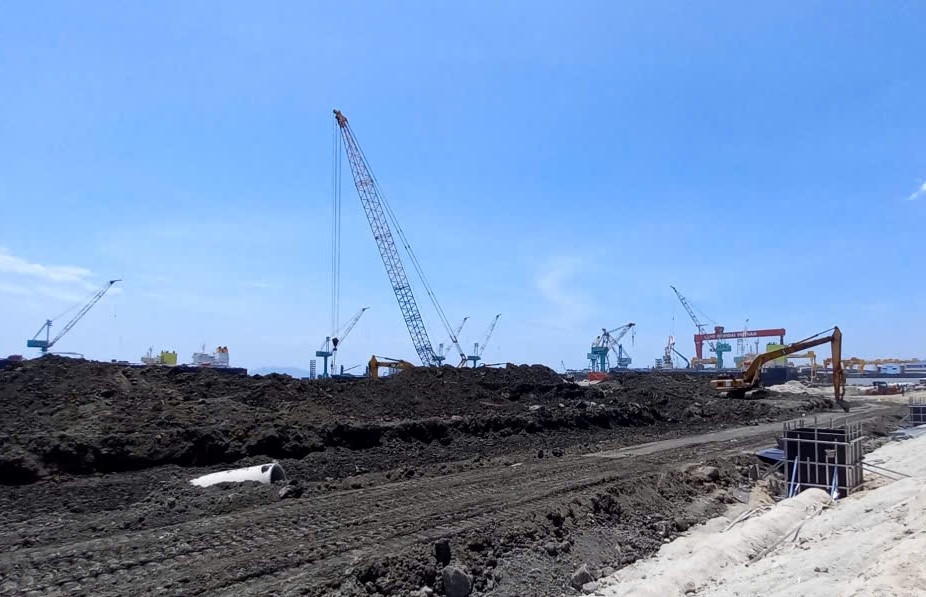 Các doanh nghiệp tại Khu kinh tế Vân Phong đang mở rộng sản xuất công nghiệp đóng tàu.