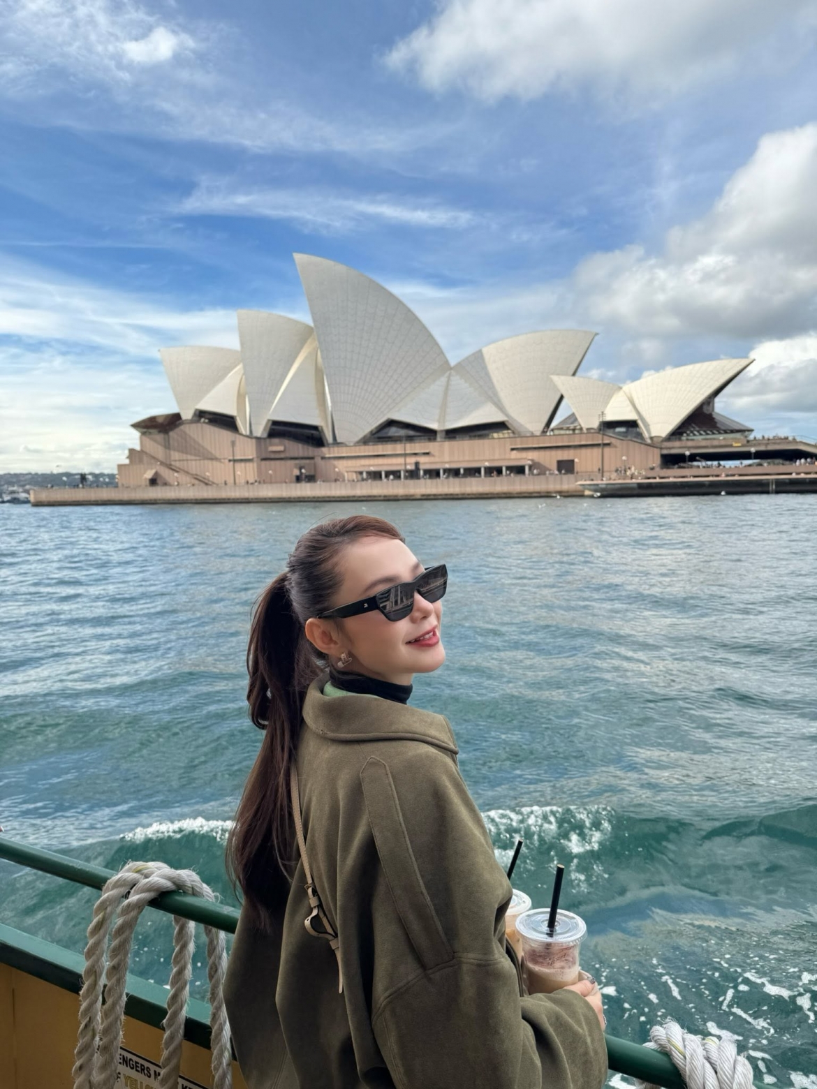 Minh Hằng tận hưởng kỳ nghỉ tại Australia với loạt ảnh "đi trốn nóng". Phong cách trẻ trung cùng khung cảnh thiên nhiên khiến ai cũng muốn xách vali lên đường.