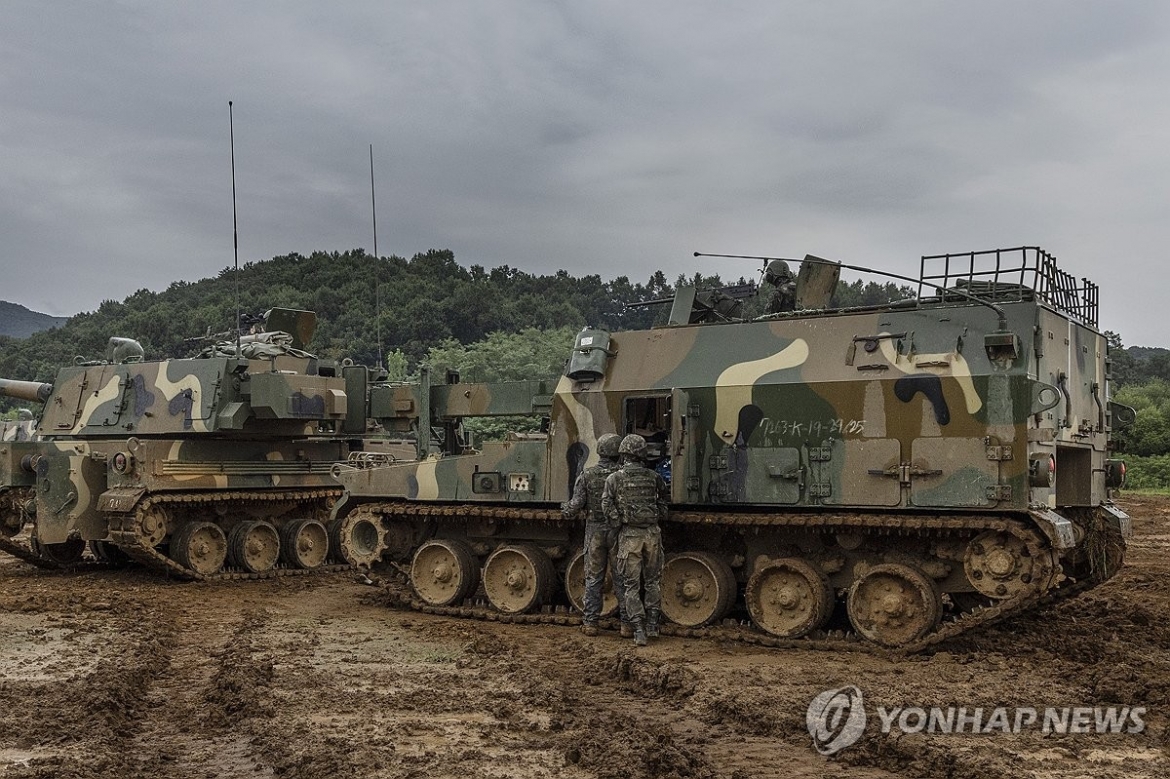 Một cuộc huấn luyện tiếp đạn cho pháo tự hành K9 của quân đội Hàn Quốc. Ảnh: Yonhap