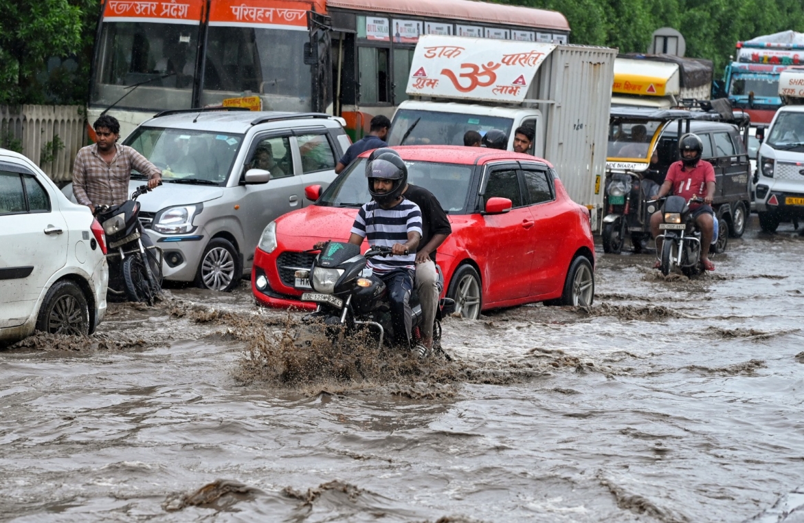 Mưa lớn gây ngập lụt nghiêm trọng tại thủ đô New Delhi ngày 9/7 (Ảnh: ANI)