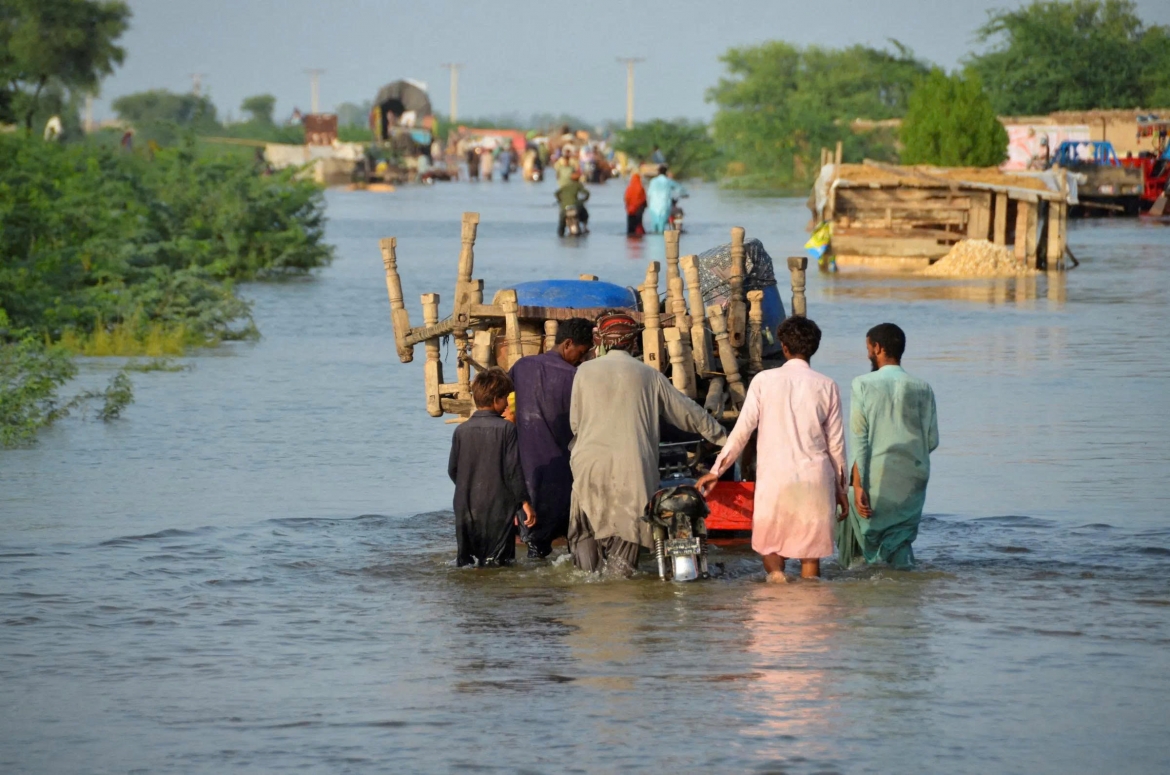 Mưa lũ ảnh hưởng tới hàng triệu người dân Pakistan. (Ảnh: Reuters)