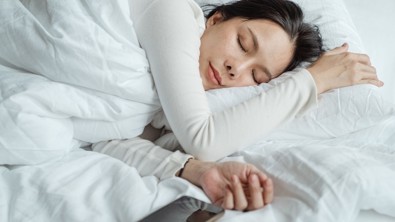 Tư thế ngủ không chỉ ảnh hưởng đến chất lượng giấc ngủ mà còn tác động đến lưu thông máu và hoạt động của tim