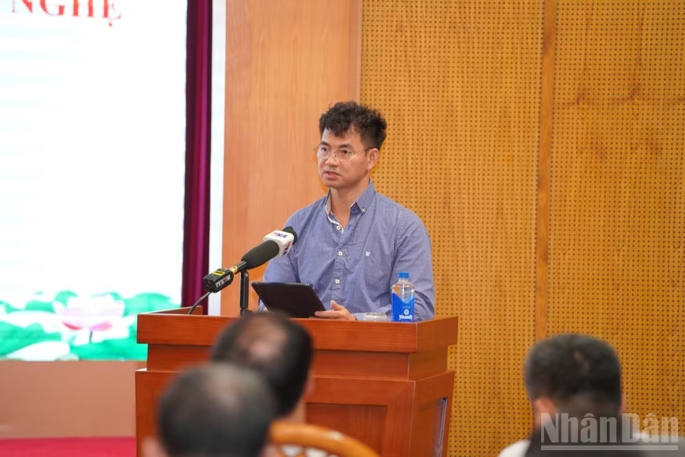 NSND Xuân Bắc thông tin về hoạt động chấn chỉnh tình trạng biểu diễn không trung thực. Ảnh: Nhân Dân