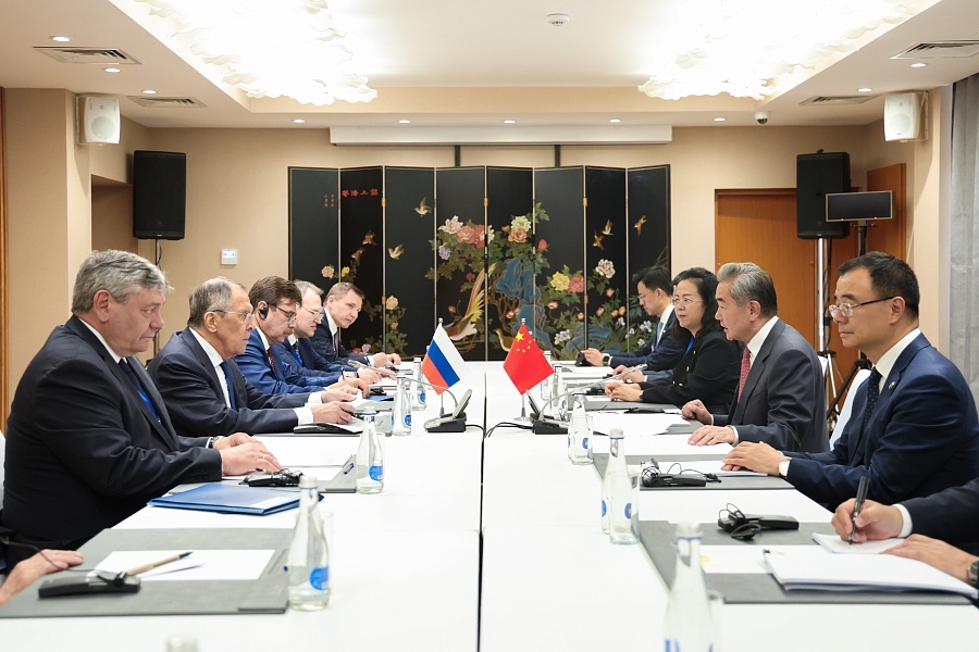 Ngoại trưởng Nga Sergey Lavrov và người đồng cấp Trung Quốc Vương Nghị đã tiến hành hội đàm và thảo luận các vấn đề liên quan tới hợp tác song phương