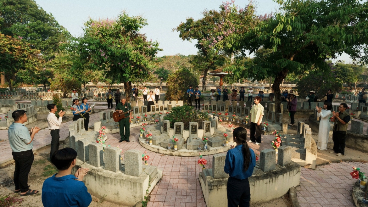 "Nghỉ hè sợ nghỉ hưu" lấy Tây Ninh làm bối cảnh chính, với nhiều phân cảnh được thực hiện tại Nghĩa trang liệt sĩ Đồi 82.