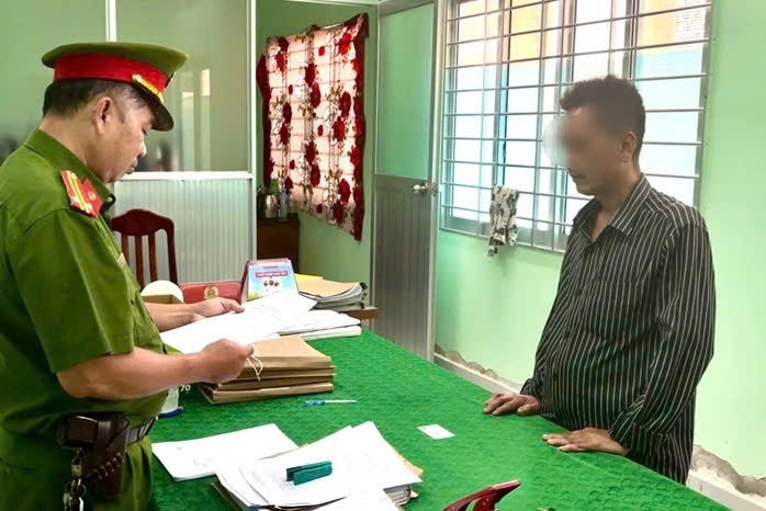 Nghi phạm khai thác cát trái phép bị bắt giữ