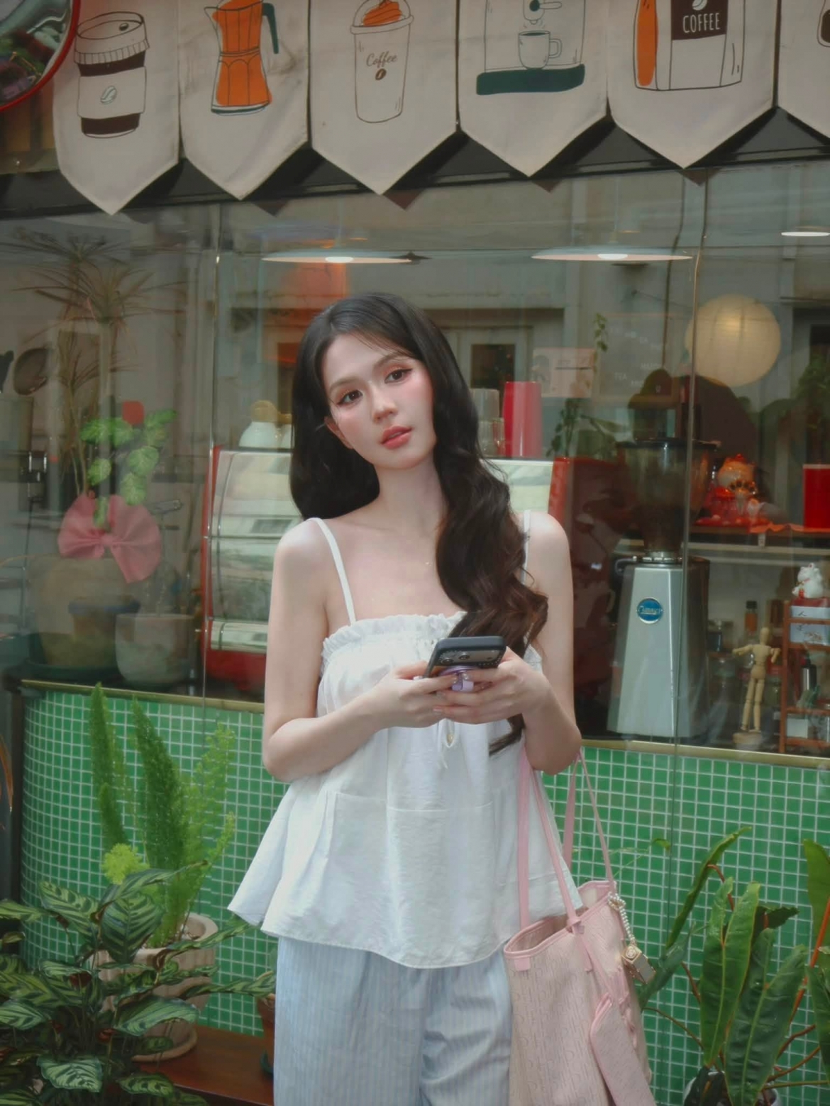 Ngọc Trinh chia sẻ những khoảnh khắc nhẹ nhàng cùng thông điệp: "Không phải ngày nào cũng đặc biệt, nhưng ngày bình yên cũng đáng để nhớ".