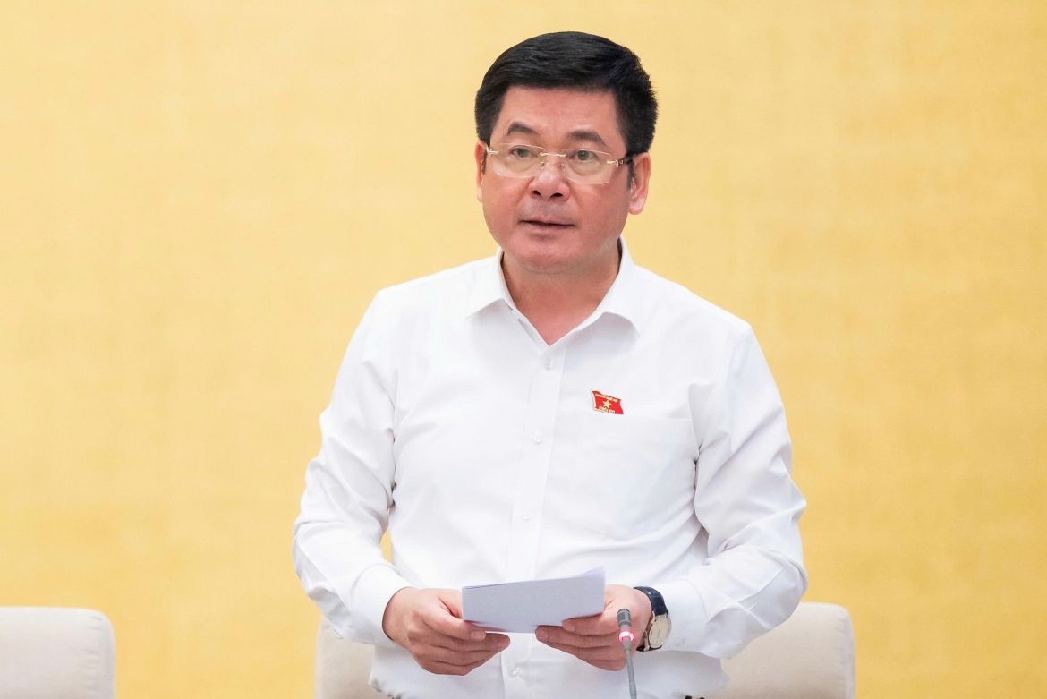 Phó Chủ tịch Quốc hội Nguyễn Hồng Diên kết luận phiên họp của Ủy ban Thường vụ Quốc hội cho ý kiến về dự án Luật Kinh doanh Bất động sản (sửa đổi). Ảnh: Quốc hội
