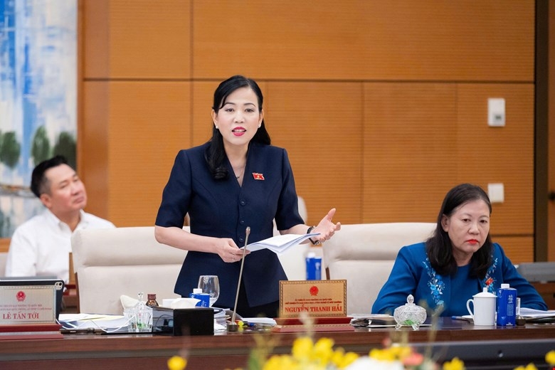 Chủ nhiệm Ủy ban Khoa học, Công nghệ và Môi trường Nguyễn Thanh Hải đọc báo cáo thẩm tra.