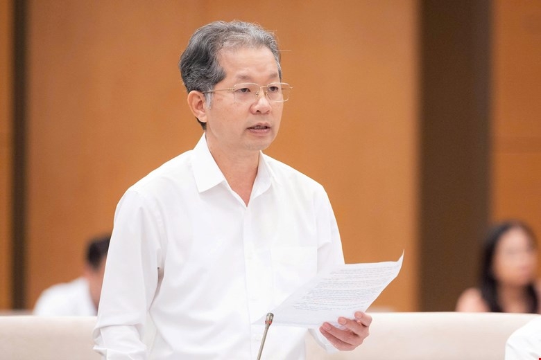 Chánh án Tòa án nhân dân tối cao Nguyễn Văn Quảng đọc tóm tắt tờ trình.