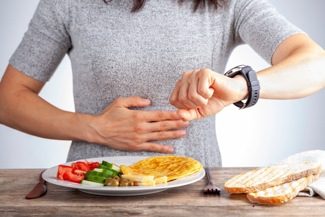 Thói quen nhịn ăn sáng đang âm thầm tàn phá cơ thể bạn từ sâu bên trong, gieo rắc mầm mống bệnh nguy hiểm. (Ảnh minh họa: VietNamNet)