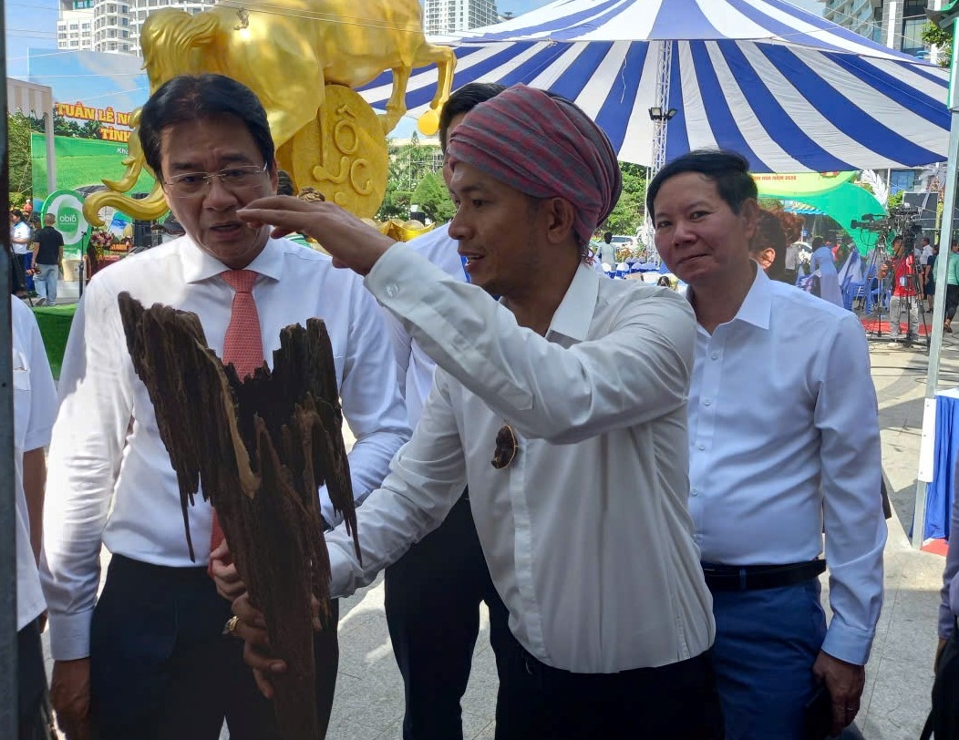 Trầm hương Khánh Hòa được giới thiệu, quảng bá tại Tuần lễ nông sản
