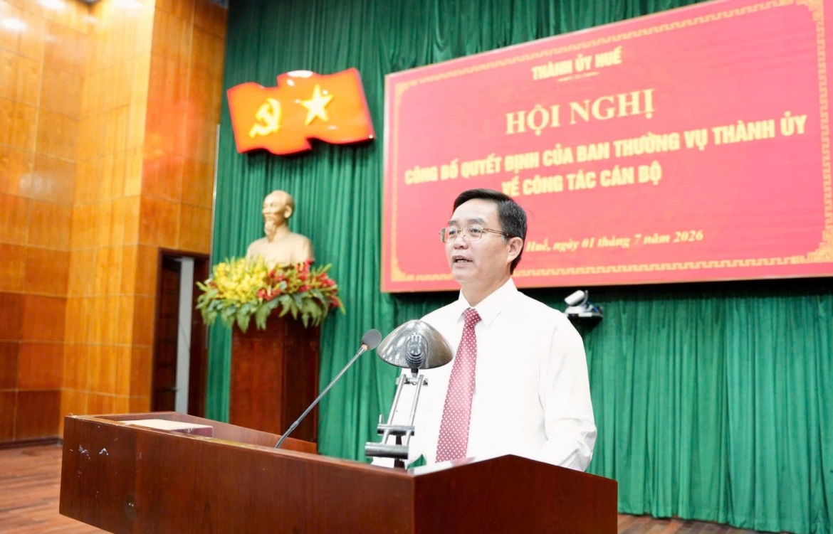 Ông Nguyễn Đình Trung, Bí thư Thành ủy Huế phát biểu giao nhiệm vụ cho các cán bộ