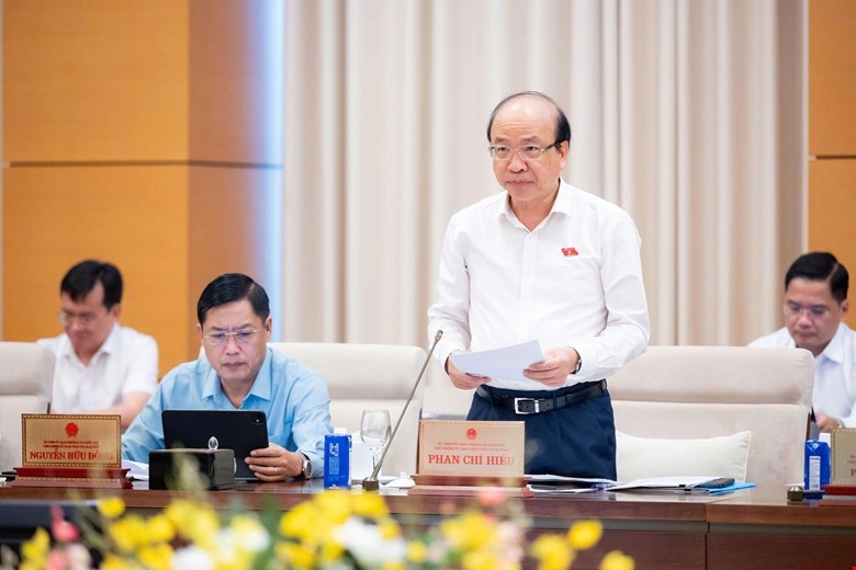 Chủ nhiệm Ủy ban Pháp luật và Tư pháp Phan Chí Hiếu trình bày báo cáo thẩm tra sơ bộ dự án Luật Phát triển đô thị. Ảnh: Quốc hội