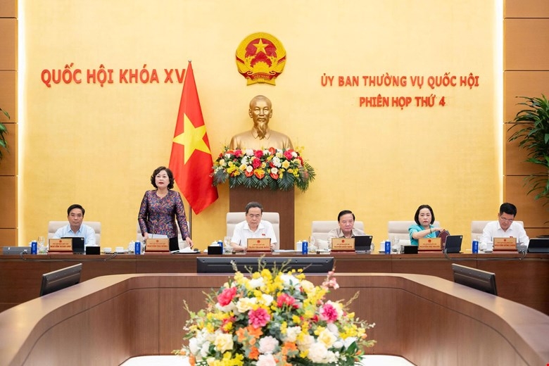 Phó Chủ tịch Quốc hội Nguyễn Thị Hồng phát biểu tại phiên họp