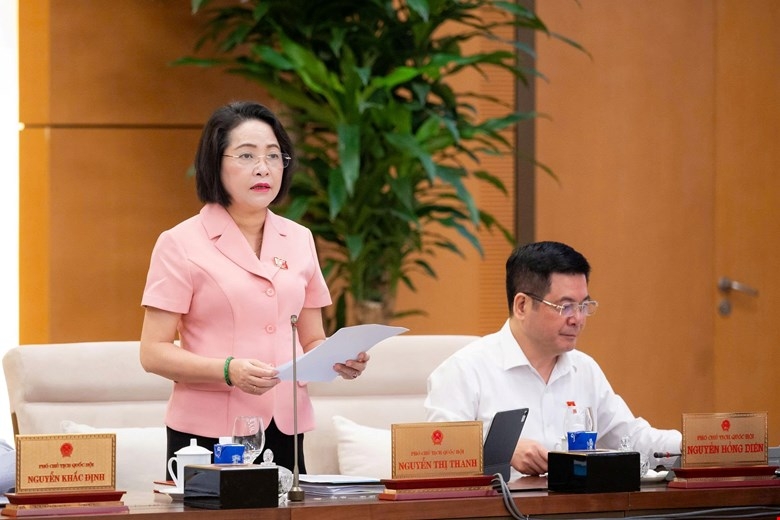 Phó Chủ tịch Quốc hội Nguyễn Thị Thanh phát biểu tại Phiên họp.