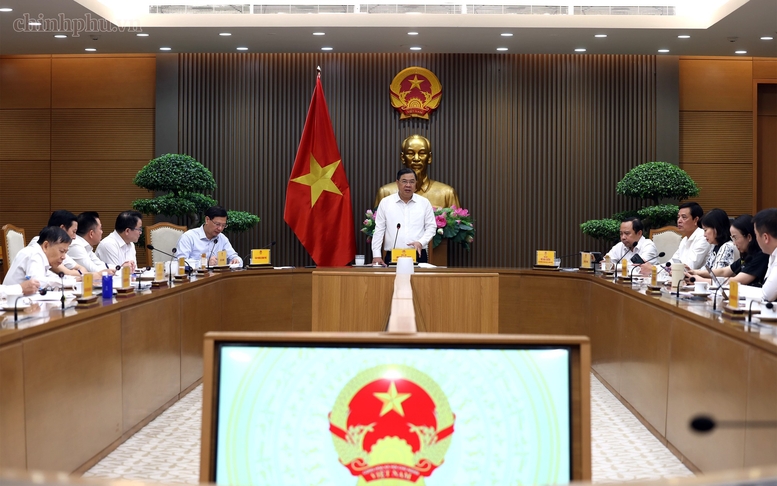 Phó Thủ tướng Thường trực Phạm Gia Túc làm việc với Bộ Tài chính và một số bộ, ngành, hiệp hội - Ảnh: VGP/Phương Nguyên