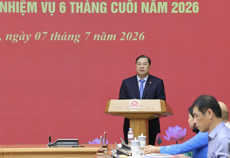 Phó Thủ tướng Thường trực Phạm Gia Túc chúc mừng việc thành lập cơ quan Đảng ủy Chính phủ và kiện toàn đội ngũ lãnh đạo cơ quan. Ảnh: VGP/Phương Nguyên