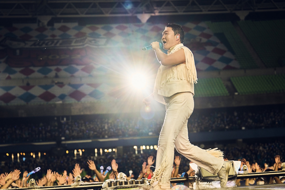 PSY biểu diễn tại “Summer Swag 2022”. Nguồn: Disney+