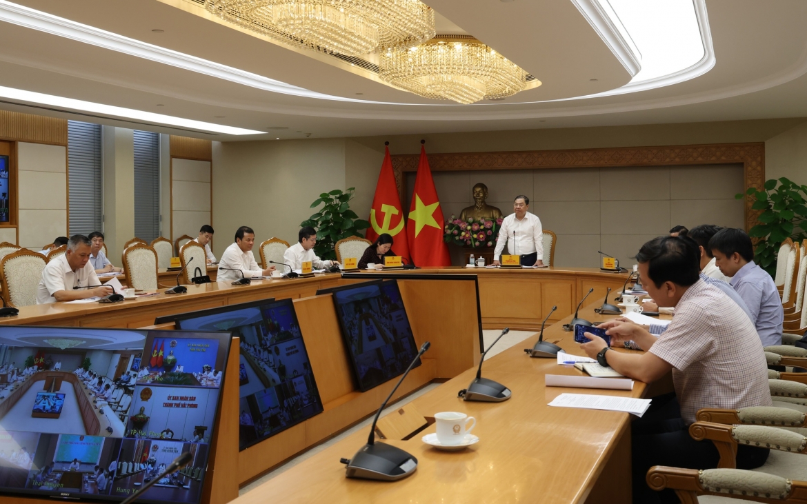 Phó Thủ tướng Thường trực đề nghị 7 tỉnh, thành phố thống nhất quyết tâm tự bảo đảm nguồn vốn đầu tư đường song hành và giải phóng mặt bằng theo nhiệm vụ được giao - Ảnh: VGP/Phương Nguyên