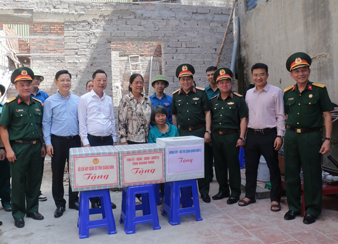 Quảng Ninh đang triển khai hỗ trợ xóa nhà tạm, nhà dột nát cho 8 hộ là con đẻ người hoạt động kháng chiến bị nhiễm chất độc da cam/dioxin, trong đó, 4 nhà xây mới và 4 nhà sửa chữa. (Ảnh: Nguyễn Trường)