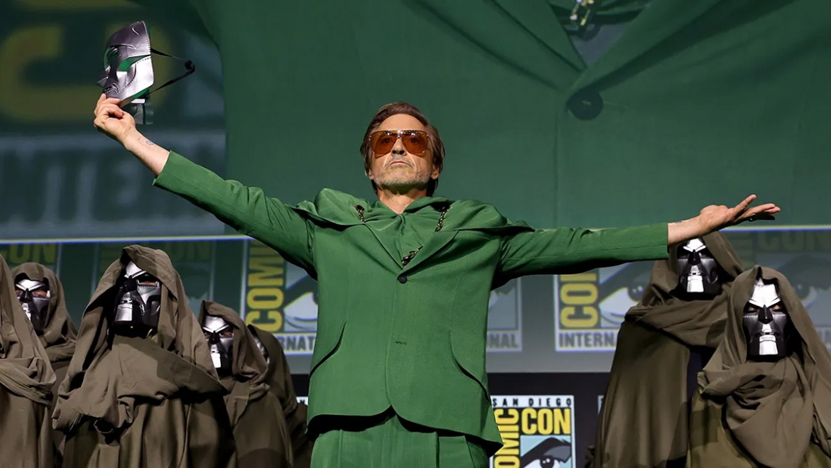 Robert Downey Jr. phát biểu trên sân khấu trong buổi giới thiệu dự án “Avengers: Doomsday” của Marvel Studios tại San Diego, California. (Ảnh: Jesse Grant/Getty Images)