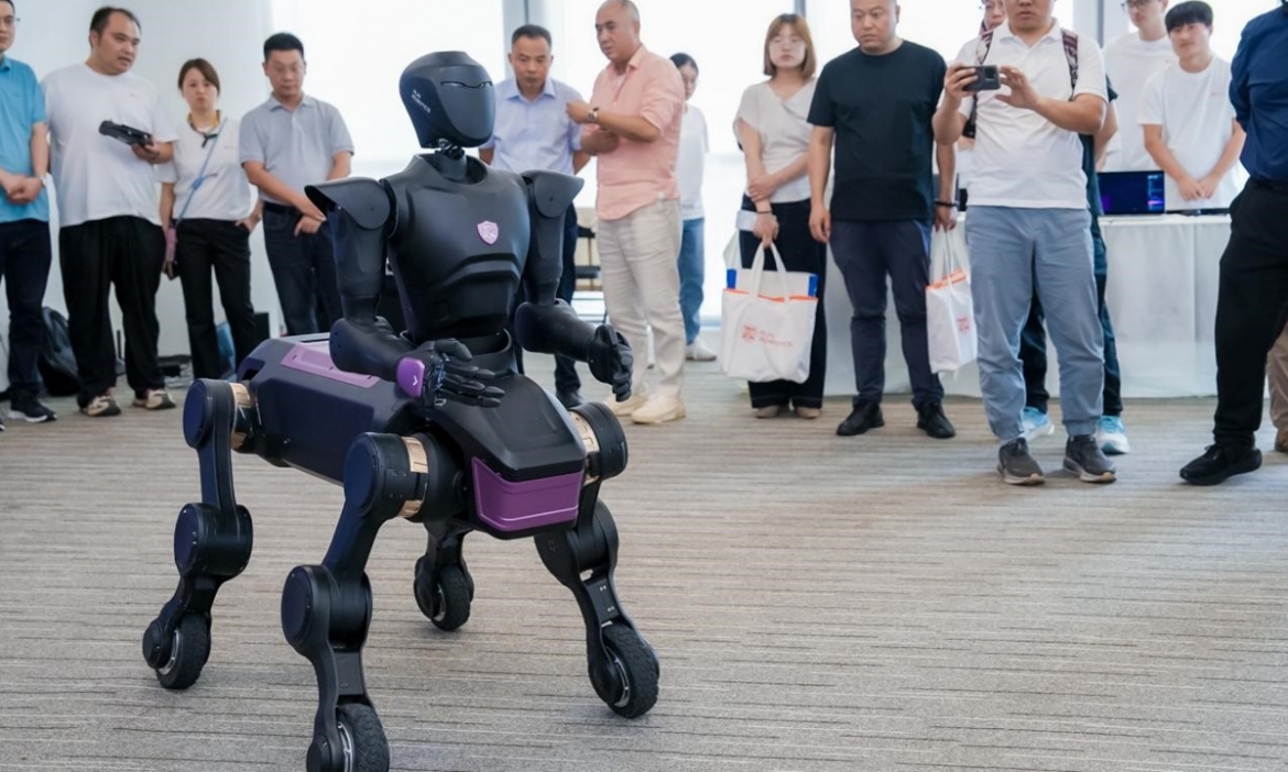 Robot nhân mã trưng bày tại Hội nghị Trí tuệ Nhân tạo Thế giới năm 2026 ở Thượng Hải (Ảnh: Run Robotics)