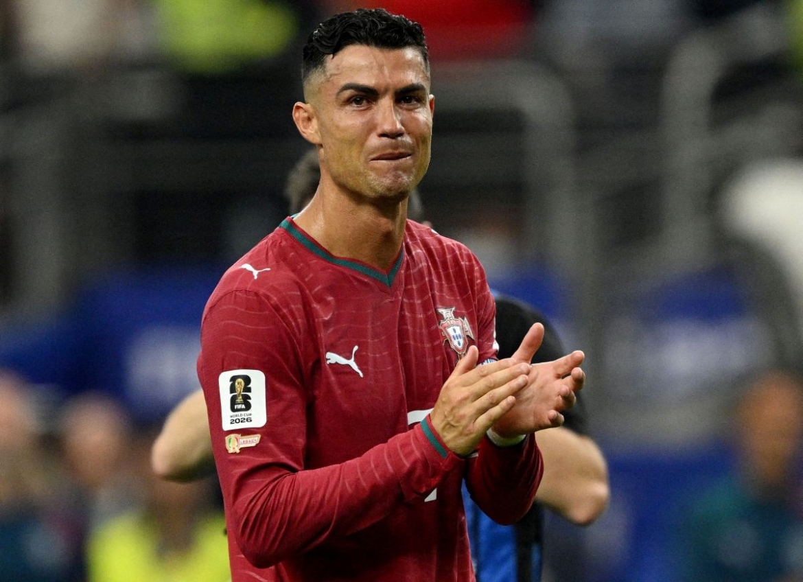 Ronaldo bật khóc khi Bồ Đào Nha bị loại (Ảnh: Reuters).