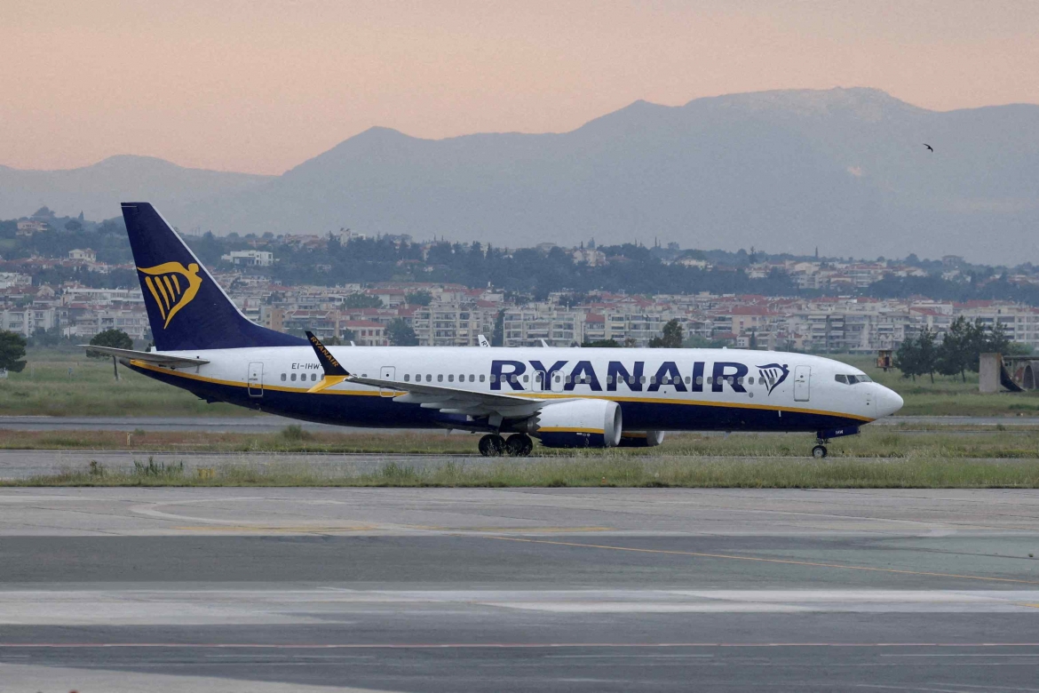 Một chiếc máy bay Boeing-737 của hãng Ryanair tại sân bay Makedonia, Thessaloniki, Hy Lạp ngày 7/5 (Reuters)