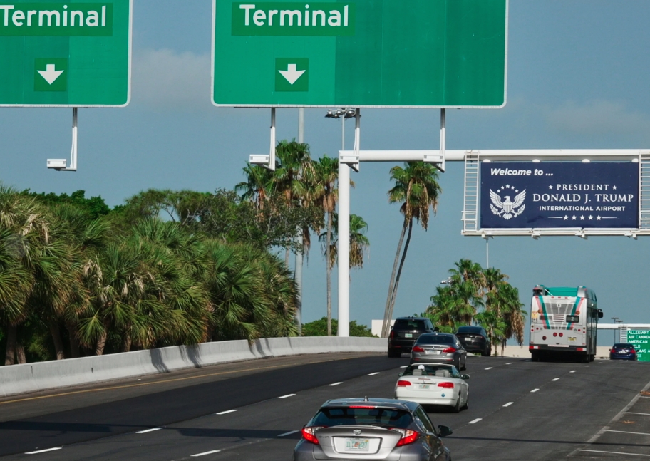 Sân bay quốc tế tại Palm Beach, bang Florida (Ảnh: AP)