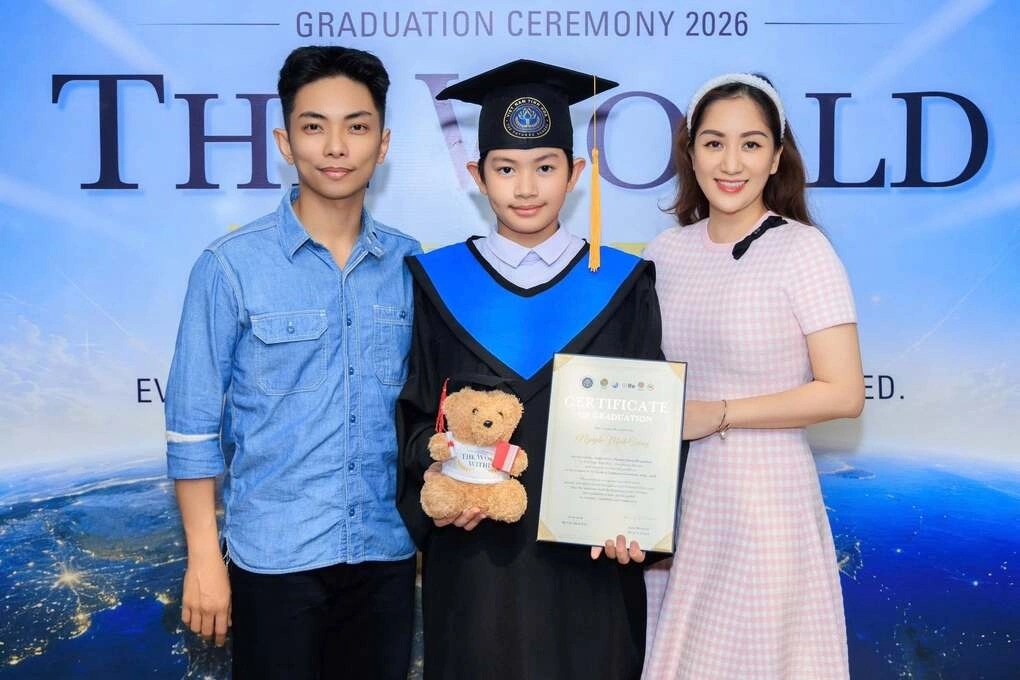 Nhân dịp sinh nhật lần thứ 11 của Kubi, Phan Hiển cảm ơn bà xã Khánh Thi vì đã sinh cho mình cậu con trai "siêu phẩm". Viết lời chúc cho con, kiện tướng dancesport bày tỏ mong mỏi Kubi có cuộc đời bình an và trở thành nhà vô địch trong tương lai. Ảnh: FBNV