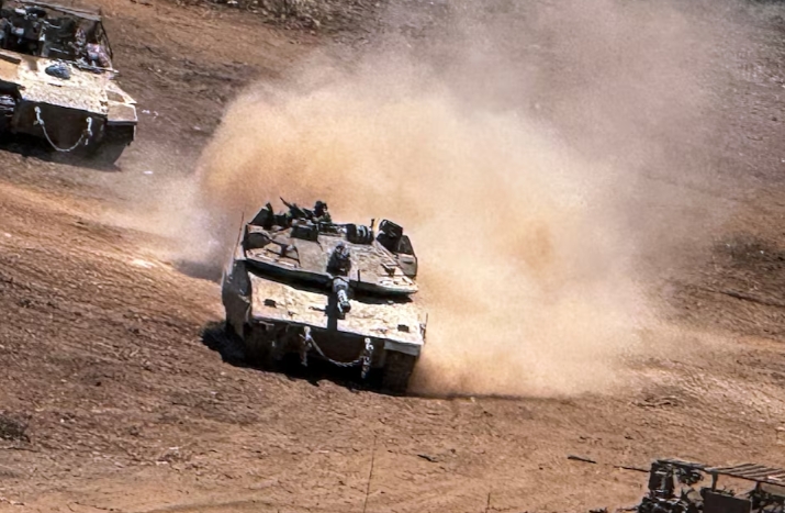 Quân đội của Israel hoạt động ở khu vực biên giới Israel - Lebanon. (Ảnh: Reuters)