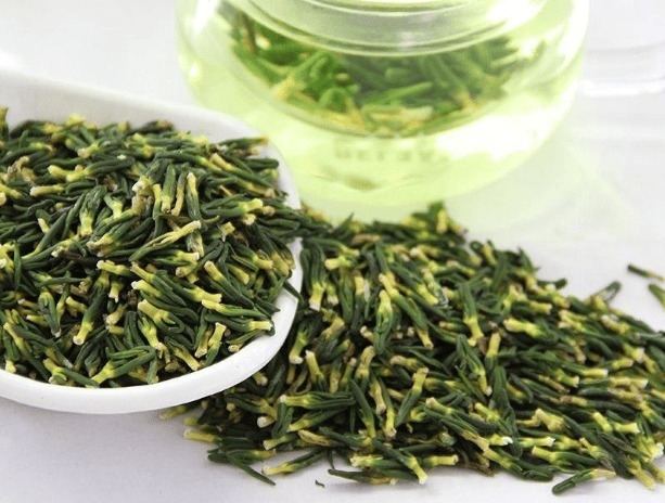 Tâm sen (hay còn gọi là tim sen, liên tâm), phần mầm xanh nhỏ nằm giữa hạt sen được ví như một "vị thuốc bổ tự nhiên" cho cơ thể. (Ảnh minh họa: VTC News)