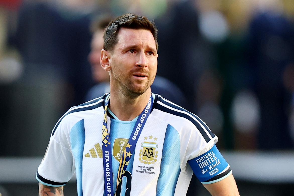 Messi không thể cùng Argentina bảo vệ chức vô địch (Ảnh: Reuters).