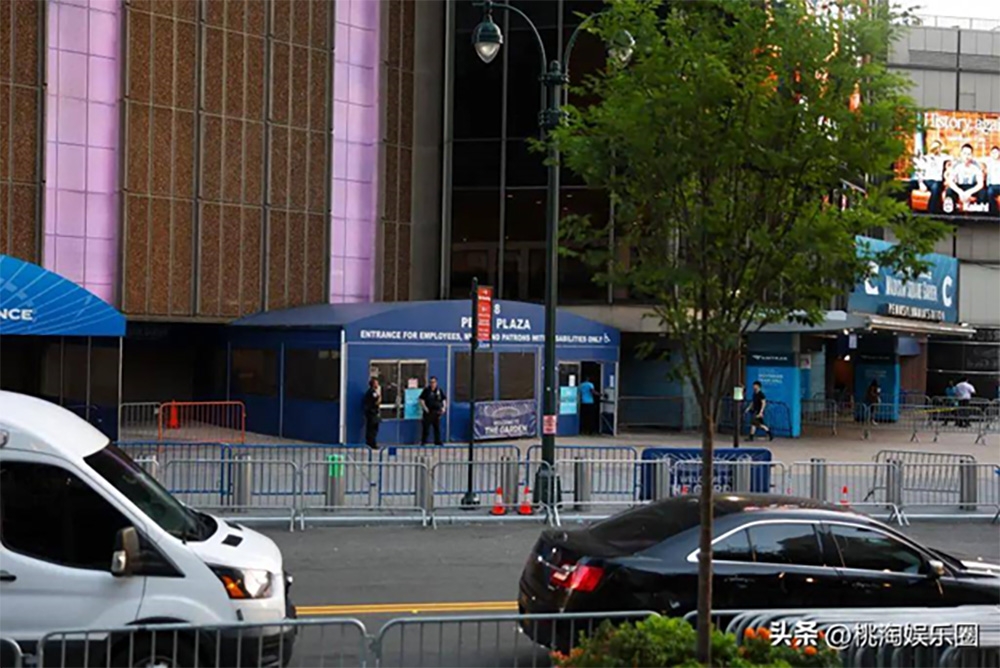 An ninh bền ngoài tòa nhà Madison Square Garden được thắt chặt. (Nguồn: Sohu)