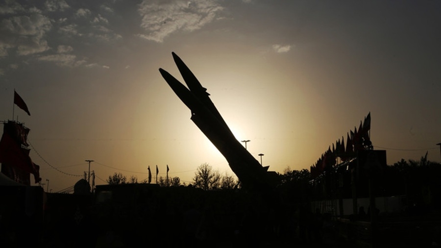 Tên lửa đạn đạo Zolfaghar và Qadr được trưng bày tại Quảng trường Azadi ở Tehran, Iran. Ảnh; Anadolu