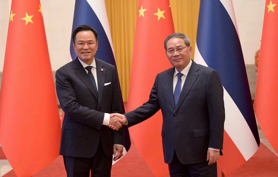 Thủ tướng kiêm Bộ trưởng Nội vụ Thái Lan Anutin Charnvirakul (trái) và Thủ tướng Quốc vụ viện Trung Quốc Lý Cường. Ảnh: Chính phủ Thái Lan