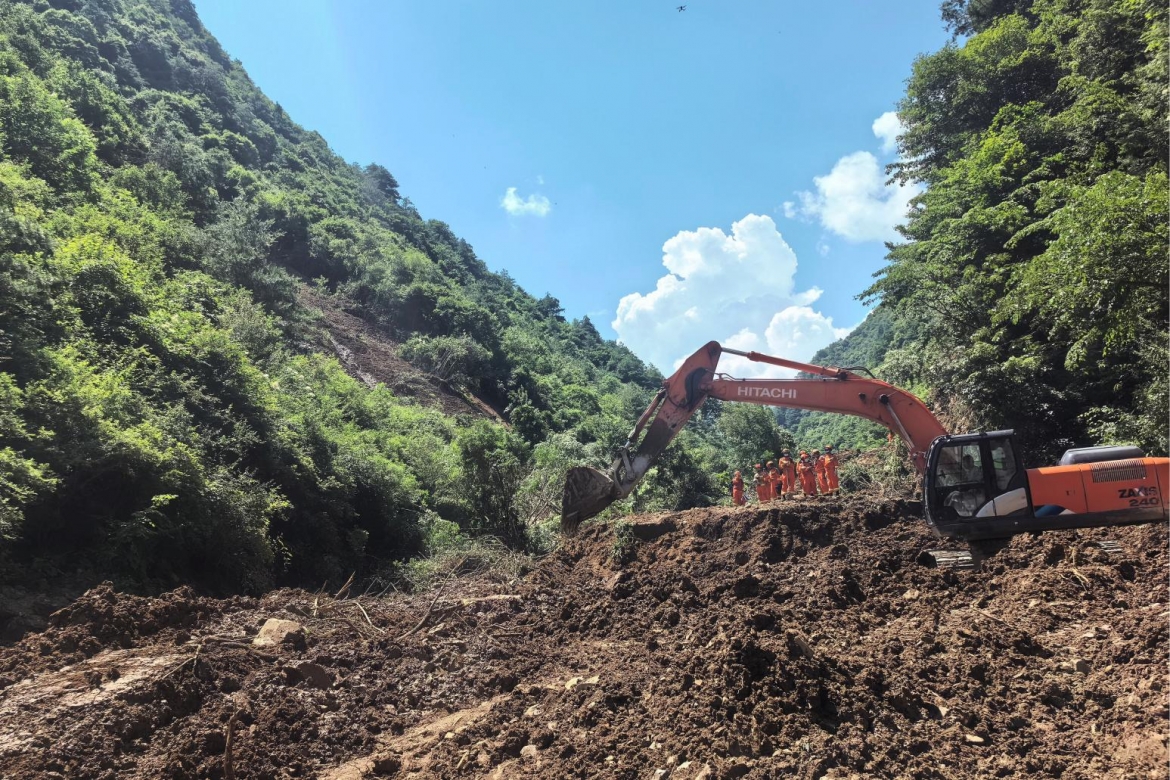 Hiện trường vụ sạt lở tại Cam Túc, Trung Quốc. Ảnh: Tân Hoa xã