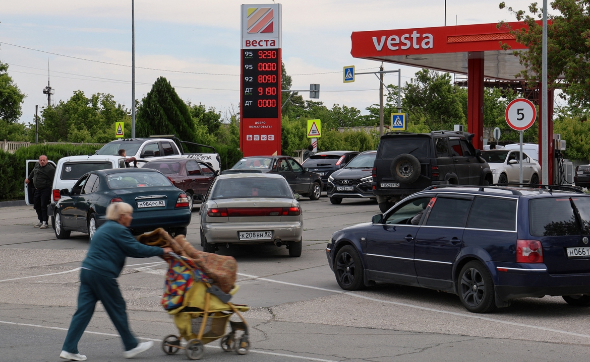 Tổng thống Nga Putin tiếp tục lên tiếng về khó khăn nhiên liệu ở Crimea. Ảnh: Reuters.