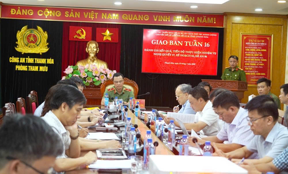 Toàn cảnh buổi giao ban.