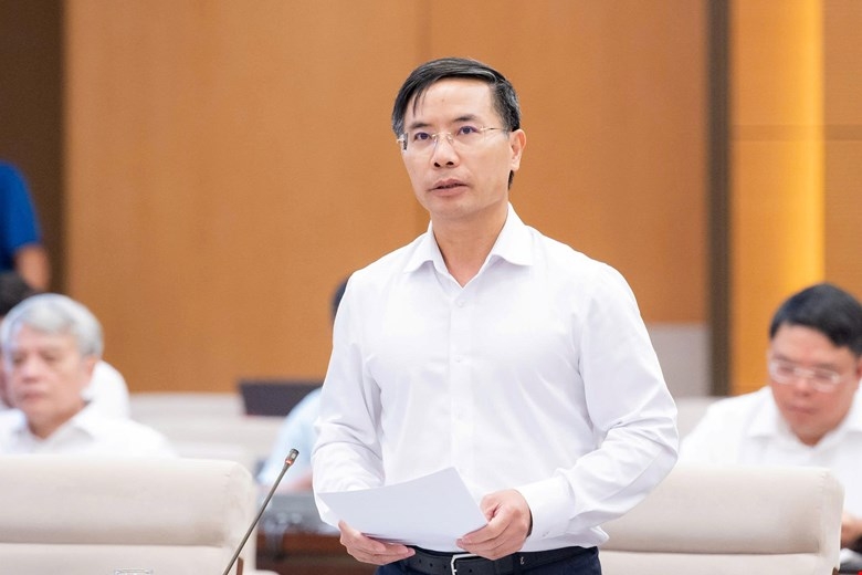 Thống đốc Ngân hàng Nhà nước Phạm Đức Ấn trình bày tóm tắt dự án Luật sửa đổi, bổ sung một số điều của Luật Ngân hàng Nhà nước Việt Nam, Luật Phòng, chống rửa tiền và Luật Các tổ chức tín dụng
