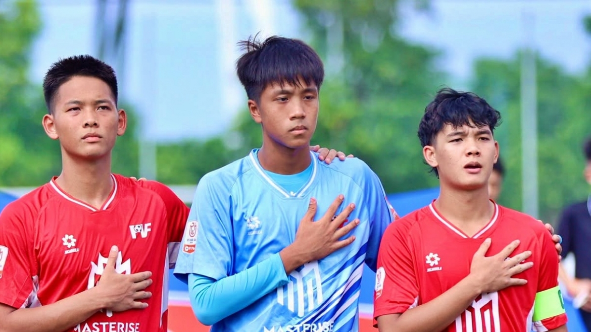 Thủ môn Vũ Nhật Minh của U21 PVF trở thành cầu thủ trẻ nhất từng đá chính tại lịch sử các Vòng chung kết U21 Quốc gia.