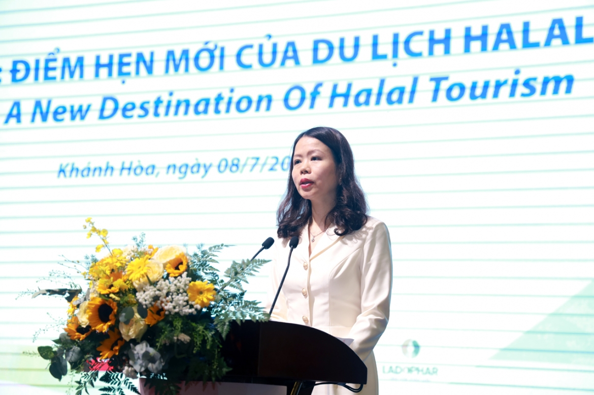 Bà Nguyễn Minh Hằng, Thứ trưởng Bộ Ngoại giao phát biểu tại hội nghị