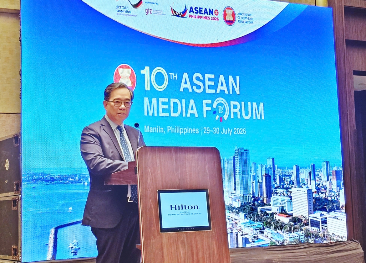 Thứ trưởng Ngoại giao Philippines, Trưởng SOM ASEAN của Philippines Leo M. Herrera-Lim.