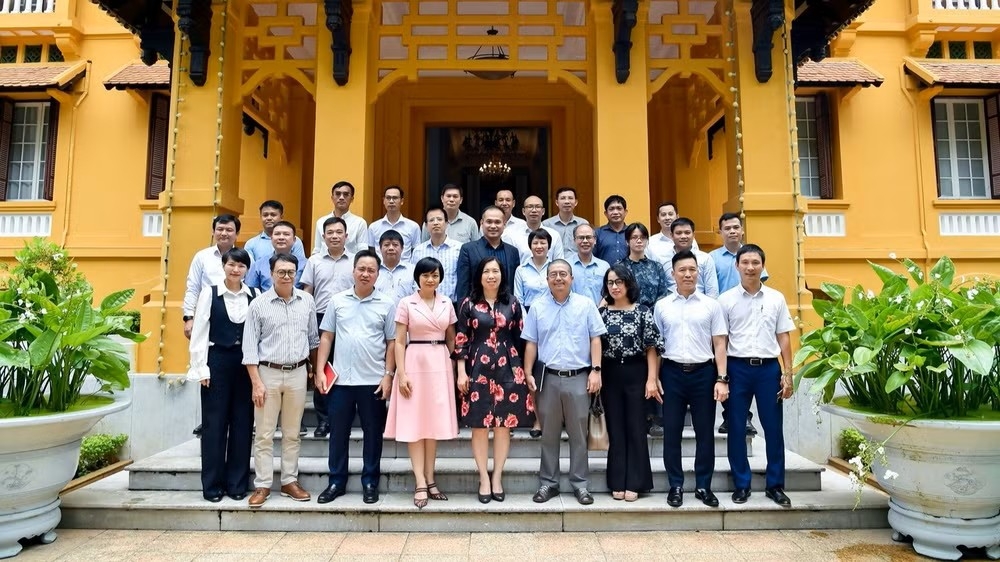 Thứ trưởng Ngoại giao Lê Thị Thu Hằng và các đại biểu tham gia cuộc họp. (Ảnh: Bộ Ngoại giao)