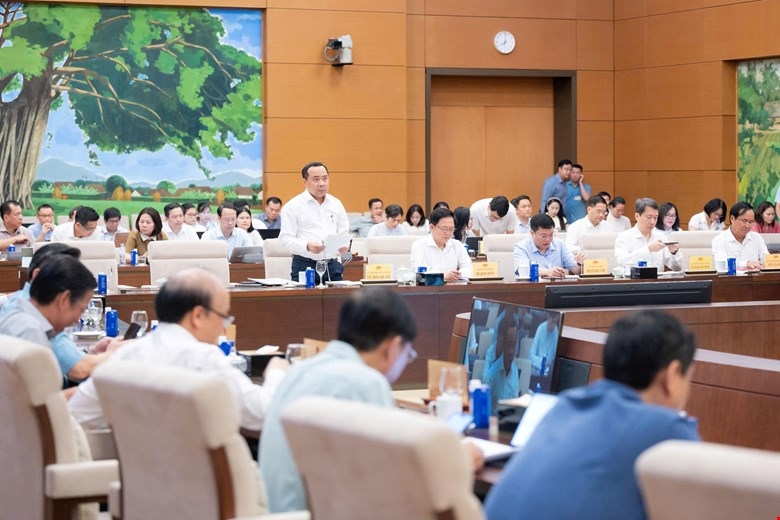 Quang cảnh phiên họp.