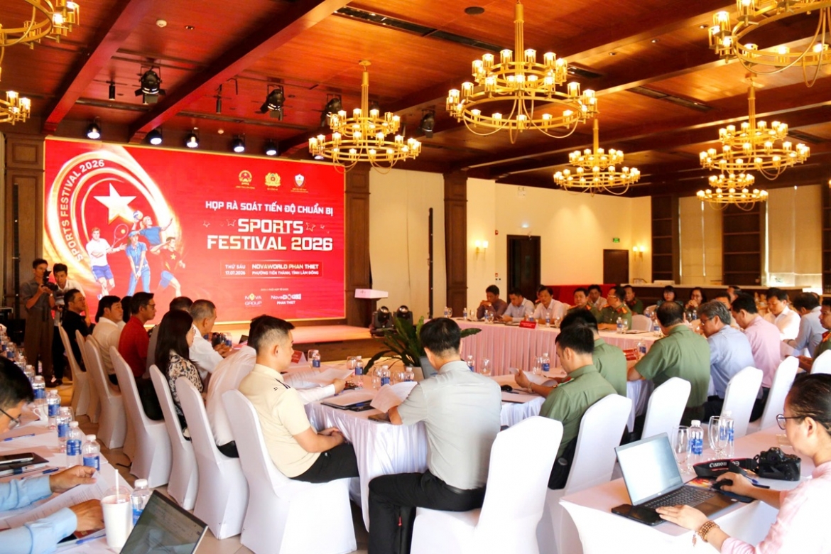 Toàn cảnh cuộc họp sáng 17/7. Ảnh: B.H