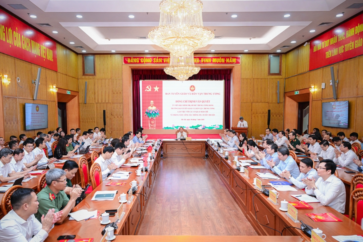 Trưởng Ban Tuyên giáo và Dân vận Trung ương Trịnh Văn Quyết làm việc với các cơ quan báo chí về trọng tâm công tác thông tin, tuyên truyền. Ảnh Bảo Long