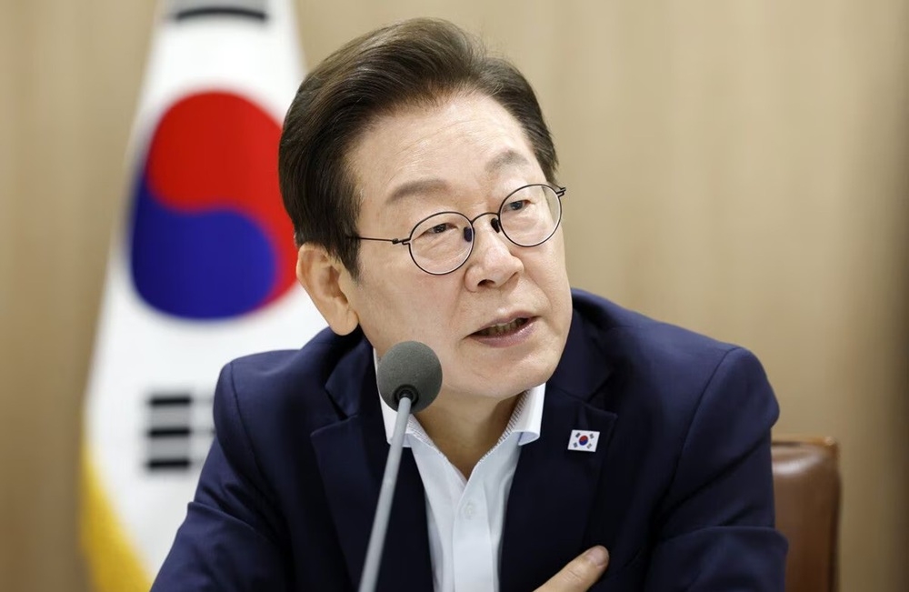 Tỷ lệ ủng hộ dành cho Tổng thống Hàn Quốc Lee Jae Myung đảo chiều. Ảnh: Jiji Press